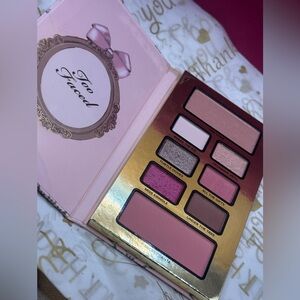 Too faced 6 eyeshadow & 2 blush eye and cheek eyeshadow palette